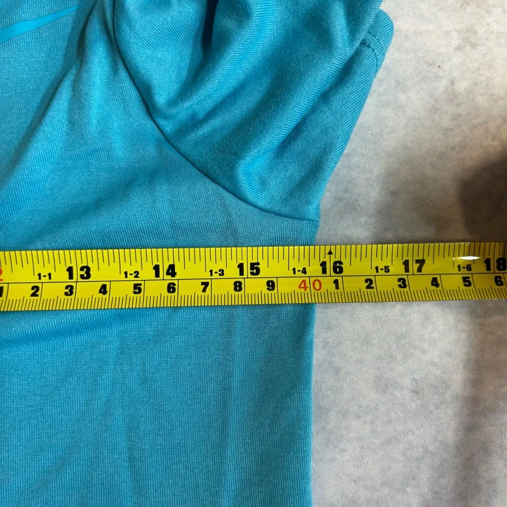 Nike Womens Dri-FIT V-Neck Athletic T-Shirt Turquoise Blue Small 684683-418